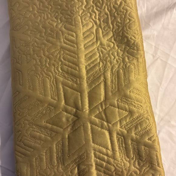 NWT The Christmas Shoppe 50” Gold Tree Skirt - Picture 6 of 7